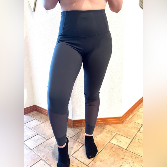 EUC Zella Live In Grey Mesh Legging Size Large - Picture 1 of 10